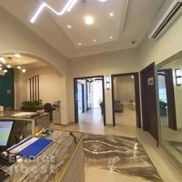 مركز ثقة الامارات الطبي للجلدية و جراحة التجميل العين